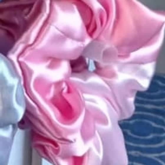 Scrunchie de satén color Rosa